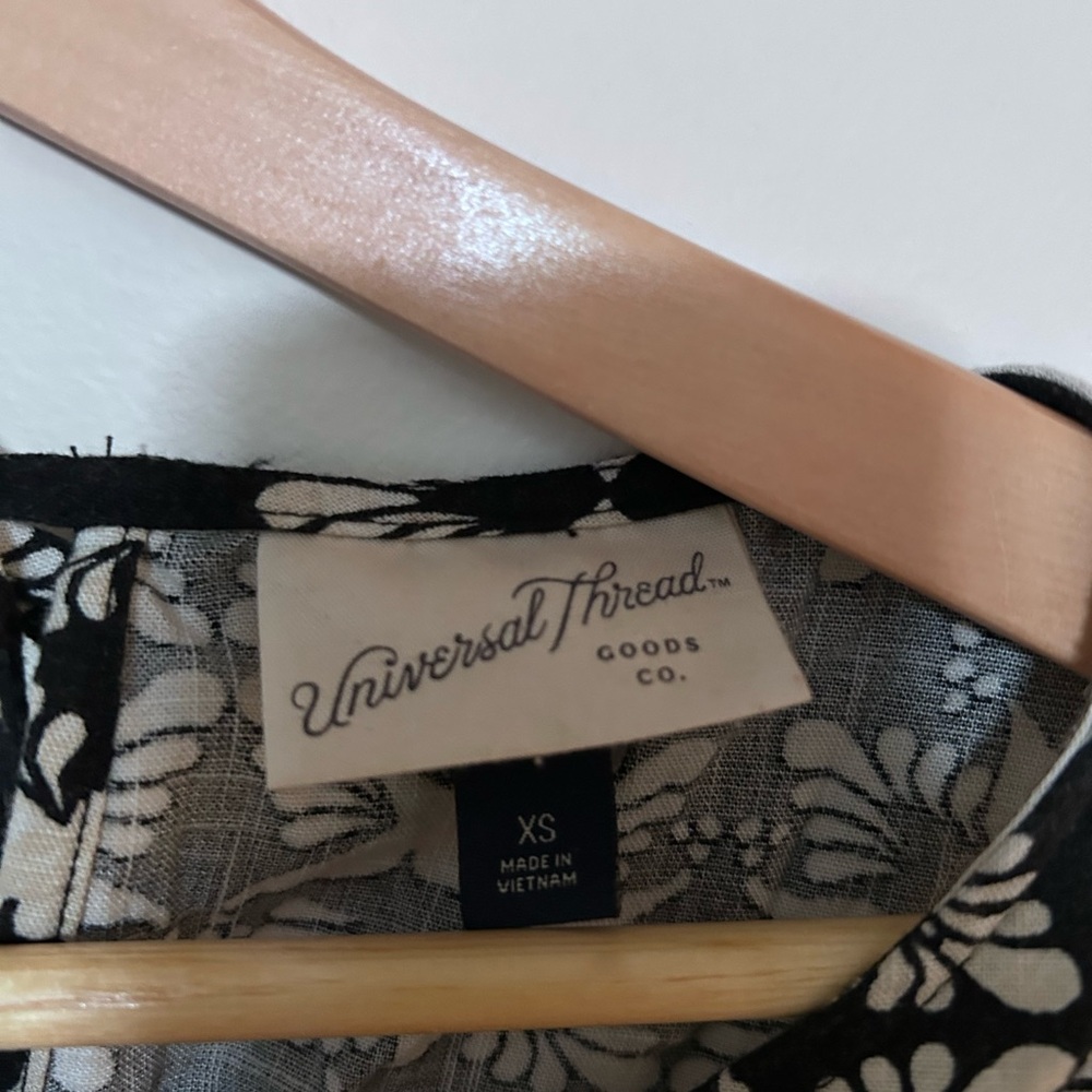 Universal Thread dress. - Picture 2 of 3